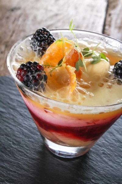 Traditionele Engelse Trifle Dessert — Stockfoto