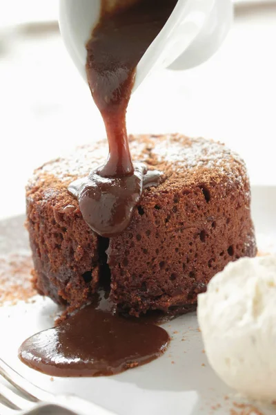 Plattiert Leckeres Biskuit Dessert — Stockfoto