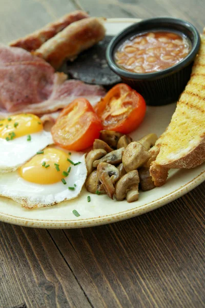 Tradicional Cozido Pequeno Almoço Inglês Completo — Fotografia de Stock