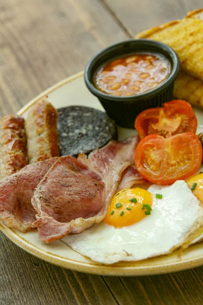 Tradizionale Cucinato Colazione Inglese Completa — Foto Stock