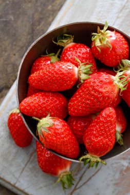 taze olgun çilek meyve 