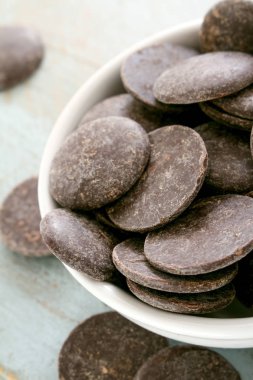 gevşek çikolata parçaları tatlı