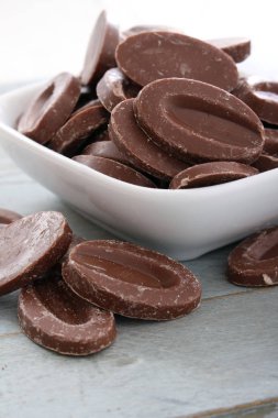 gevşek çikolata parçaları tatlı