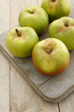 taze sağlıklı elma hazırlanıyor