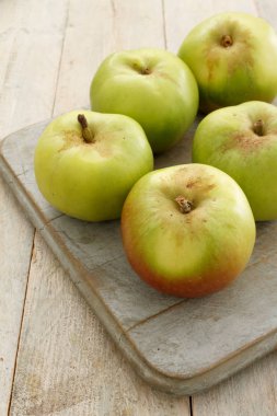 taze sağlıklı elma hazırlanıyor