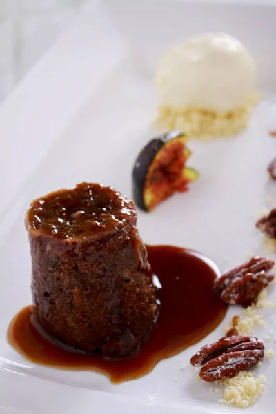 Plated Tasty Sponge Dessert — Stock Photo, Image