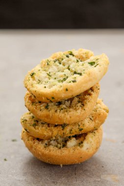 Mini Ekmek bruschetta yığılmış