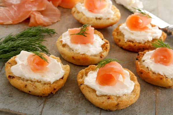 Fazer Canapés Bruschetta Frescos — Fotografia de Stock