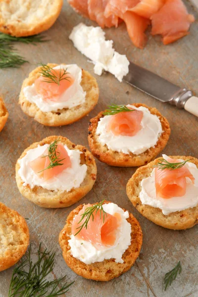 Fazer Canapés Bruschetta Frescos — Fotografia de Stock