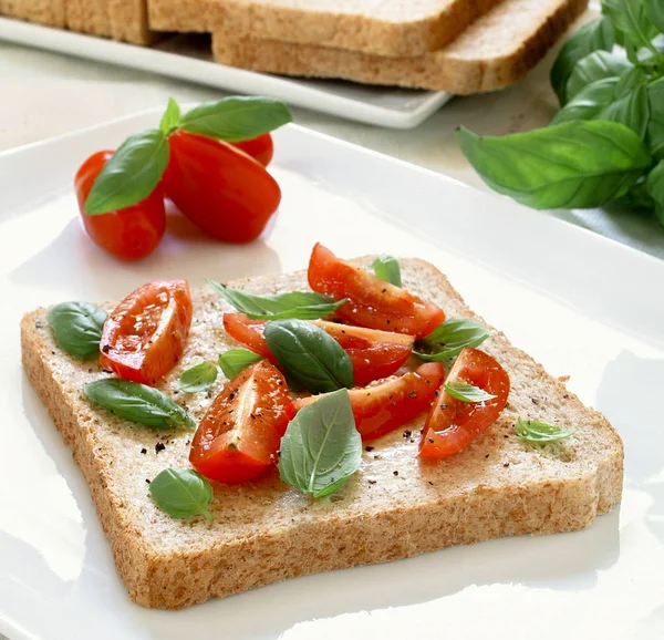 Hacer Sándwich Tomate Albahaca — Foto de Stock