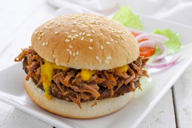 çekti domuz eti hamburger yemek