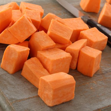 taze kesilmiş havuç hazırlanıyor