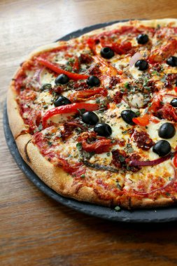 karışık taze pişmiş pizza