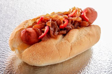 geleneksel sosisli ekmek rulo