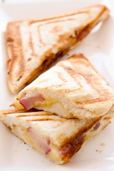 Taze Kızarmış Jambonlu Sandviç — Stok fotoğraf