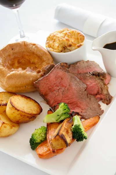 Plated Roast Beef Sunday Lunch — Stock Photo, Image