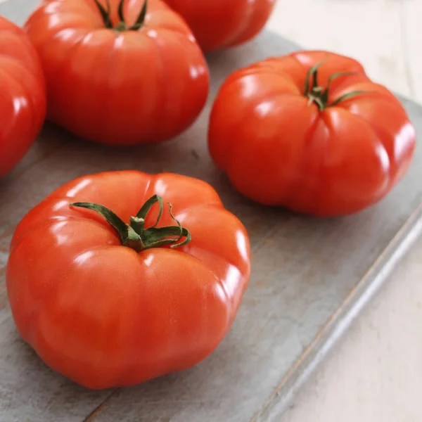Przygotowywanie Wołowiny Dojrzałych Pomidorów — Zdjęcie stockowe