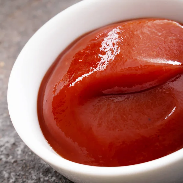Ketchup Tomate Fresco Prato — Fotografia de Stock