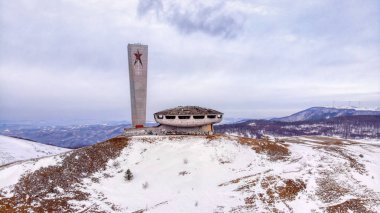 Kışın Buzludzha anıt