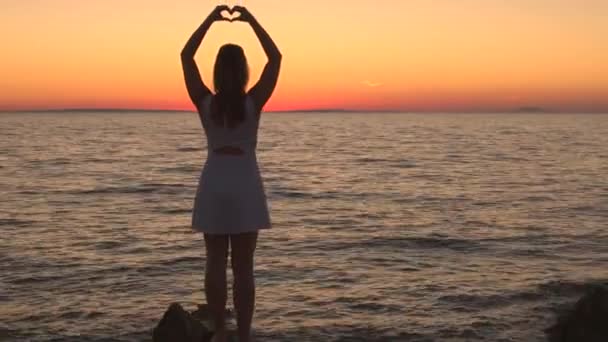 Aerial Close Flying Pretty Young Woman White Dress Standing Rocky — Stock Video