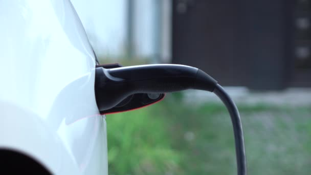 Close Man Disconnecting Electric Vehicle Charging Station Batteries Full Shutting — Stock Video
