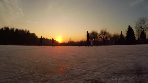 Ljubljana Slovenien Januari Glada Människor Skridskoåkning Barn Spelar Hockey Med — Stockvideo