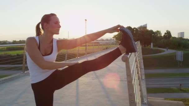 Slow Motion Close Gadis Muda Yang Sehat Dan Sehat Melakukan — Stok Video