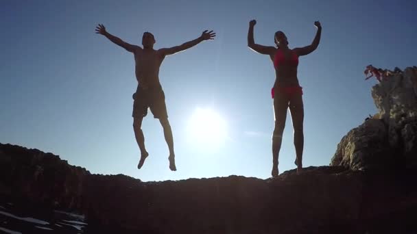 Slow Motion Flose Baixa Vista Ângulo Dois Amigos Brincalhões Alegres — Vídeo de Stock