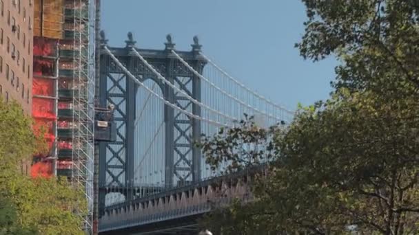 Zoom Lens Fechar Tráfego Auto Estrada Através Manhattan Bridge Belo — Vídeo de Stock