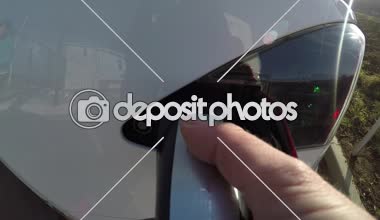 Özerk araba - 4 Şubat 2017: Tesla Model S bağlantıyı kesme tüm elektrikli araba pil şarj tamamlanıp güç geri supercharger kablosunu prizden tarafından istasyonu