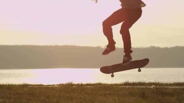 Αργή Κίνηση Close Dof Skateboarder Αποτυγχάνει Και Χτυπά Όταν Προσπαθεί — Αρχείο Βίντεο