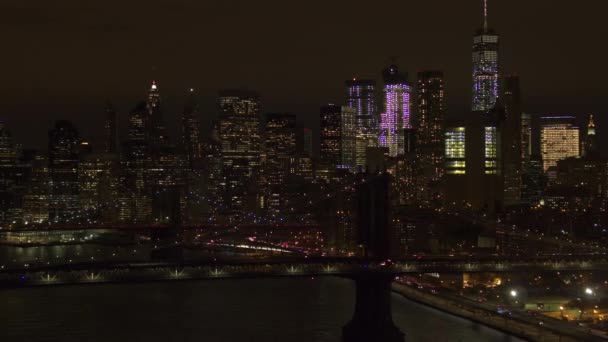 Aerial Heli Shot Automobile Traffic Moving Iconic Brooklyn Manhattan Bridge — Stock Video