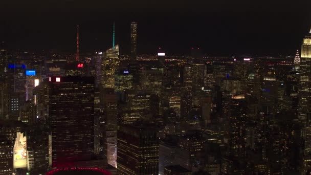 Aerial Heli Shot Flying Iconic Empire State Building Brightly Lit — Stock Video