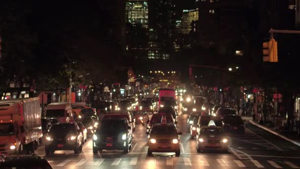 Nueva York Septiembre 2016 Coches Taxis Amarillos Suv Semirremolques Fila — Vídeo de stock