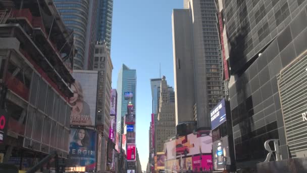 Nueva York Septiembre Famoso Times Square Brillantemente Adornado Con Vallas — Vídeo de stock