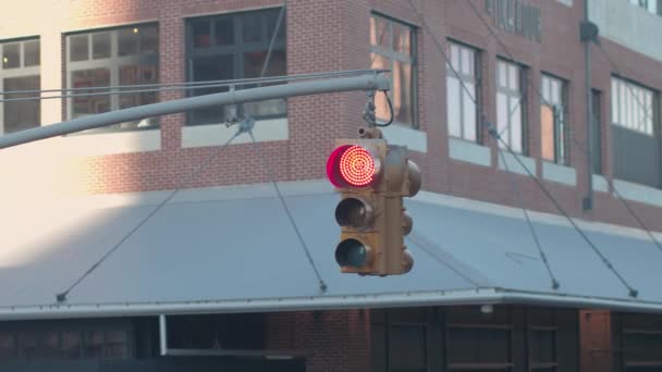 Close Detail Van Stoplicht Gantry Van Een Vent Draads Mast — Stockvideo