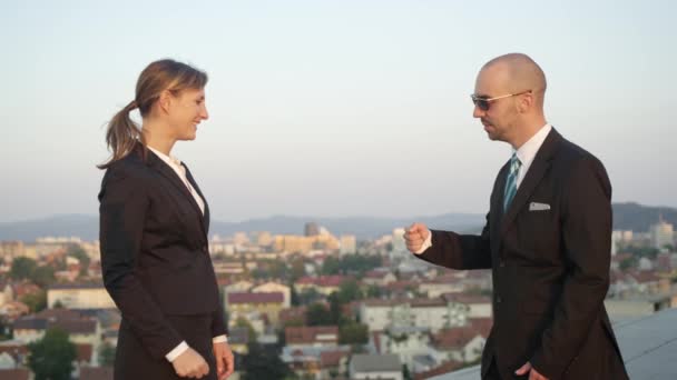 Zwolnionym Tempie Close Dof Biznesmen Pomyślnie Wykonasz Komercyjnych Czynienia Wpadając — Wideo stockowe