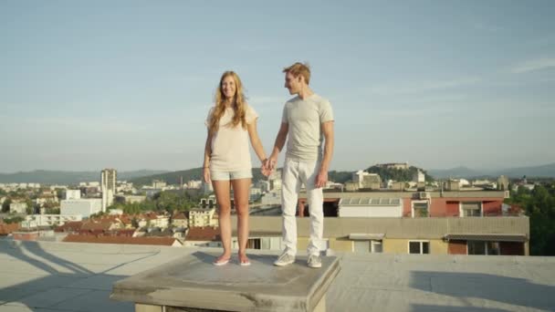 Zeitlupe Aus Nächster Nähe Freund Drückt Seine Freundin Beim Romantischen — Stockvideo