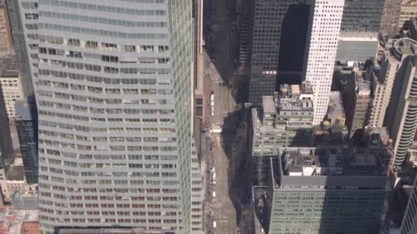 Aerial Close Flying Glassy Skyscrapers 6Th Avenue Midtown New York — Stock Video