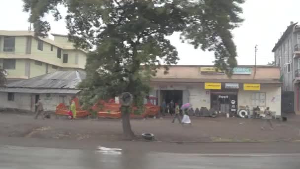 Arusha Tanzania June 2016 Tourists Touring Dramatic Slum Neighborhood Driving — Stock Video