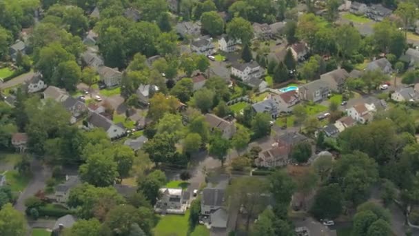 Aerial Flying Rooftops Luxury Suburban Houses Scattered Beautiful Residential Town — Stock Video