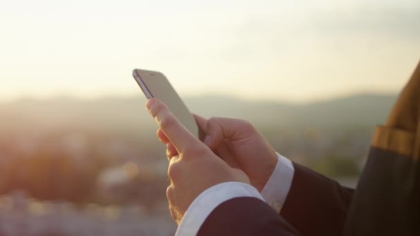 Slow Motion Close Dof Detail Unrecognizable Businessman Working Outdoors Writing — Stock Video