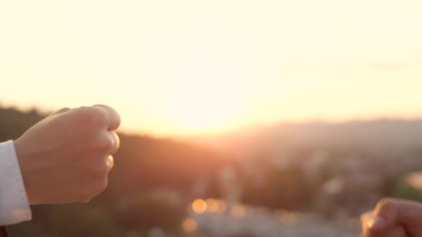 Slow Motion Flose Dof Pessoa Irreconhecível Terno Preto Formal Batendo — Vídeo de Stock