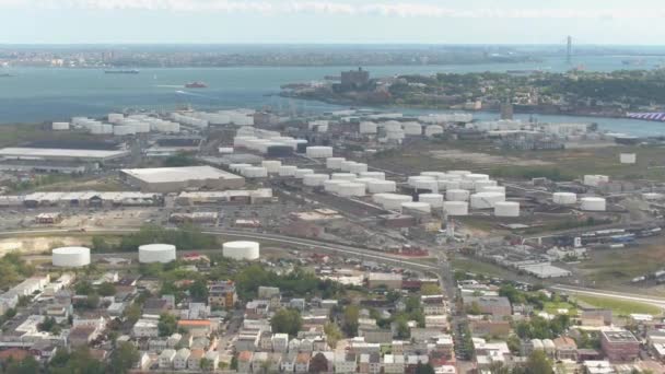 Luchtfoto Vliegen Boven Olie Depot Plant Industriële Faciliteit Met Grote — Stockvideo