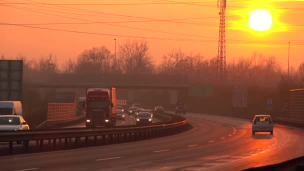 Trzin Slovenië Januari 2017 Clsoe Voertuigen Rijden Langs Drukke Viaduct — Stockvideo