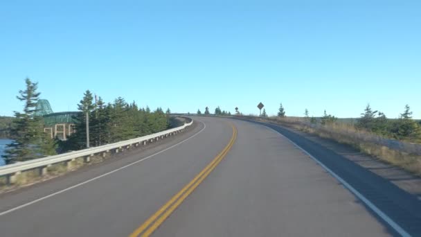 Close Brug Seal Eiland Rijden Langs Trans Canada Highway Zonnige — Stockvideo