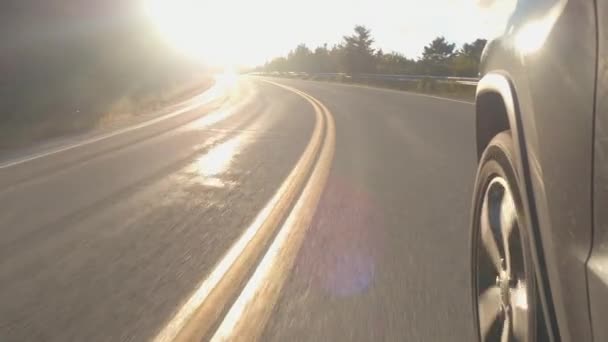 Cerrar Conduciendo Través Curva Empinada Carretera Costera Que Desciende Desde — Vídeos de Stock