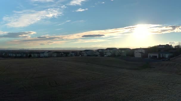 미국에 세분에 위에서 고요한 아침에 수확된 조용한 지역에 럭셔리 부동산 — 비디오