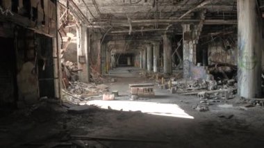 Yakın: terk edilmiş eski Fisher araba fabrikası otomotiv fabrikası, Detroit, Amerika Birleşik Devletleri çürüyen içinde korkunç salonları. Ürkütücü yıkıldı garajda büyük mali krizi sonrasında sanayi binası perili