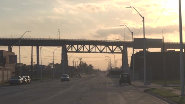 Detroit Estados Unidos Outubro 2016 Caminhões Que Dirigem Viaduto Movimentado — Vídeo de Stock